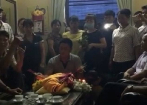 Hà Nội: Người nhà đặt thi thể bé sơ sinh lên bàn giám đốc bệnh viện