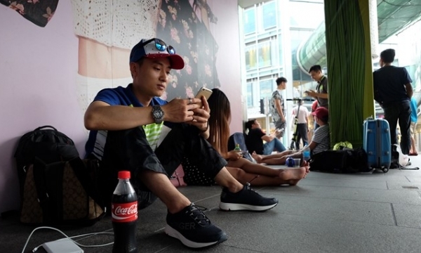 Người Việt xếp hàng mua iPhone 7 trước 2 ngày ở Singapore