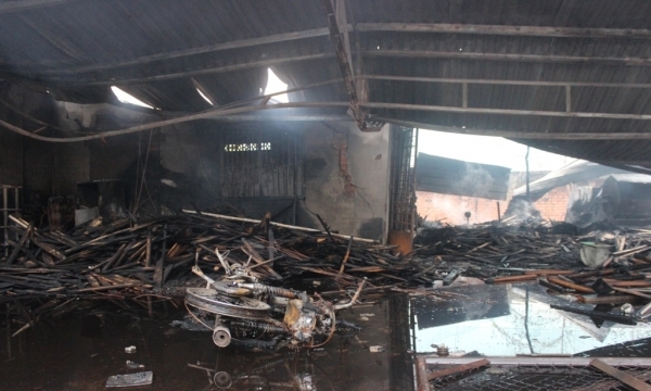 Bình Dương: Hỏa hoạn 'thiêu rụi' Công ty gỗ Minh Tâm