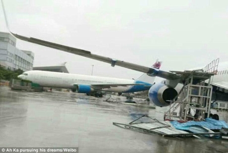 Trung Quốc: 'Vướng' siêu bão Meranti, máy bay Boeing cũng phải 'đầu hàng'