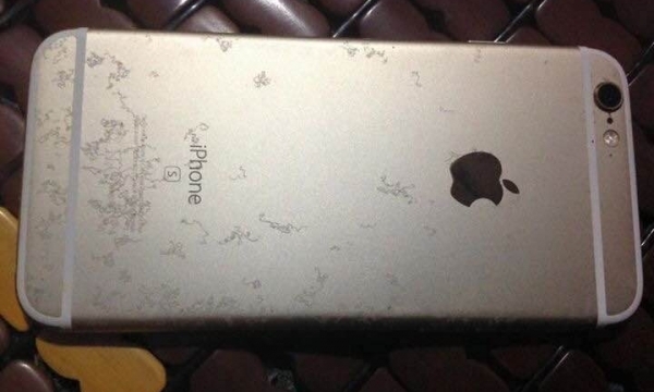 iPhone 6S bị gỉ: Apple không bảo hành, Viettel đổi máy mới cho khách hàng