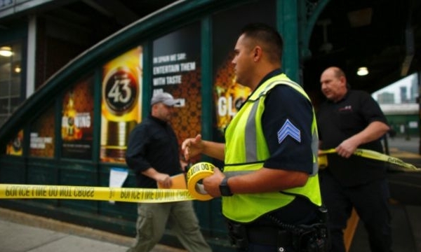 Chùm ảnh tàu đâm vào nhà ga ở Mỹ làm 3 người chết, hơn 100 người bị thương