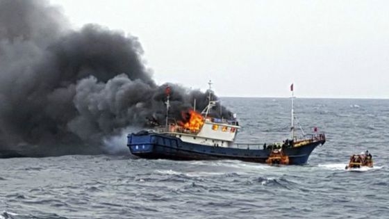 3 người Trung Quốc chết cháy vì va chạm tàu trên biển