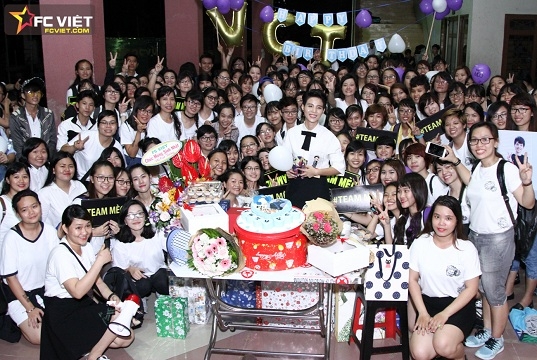 Vũ Cát Tường nhận 'núi' quà sinh nhật từ fans sau 'The Voice Kids'