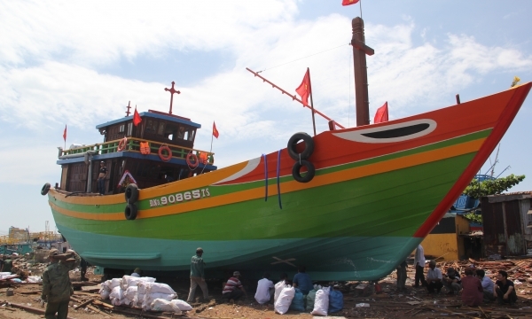 Ngư dân Đà Nẵng hạ thủy 2 tàu công suất lớn
