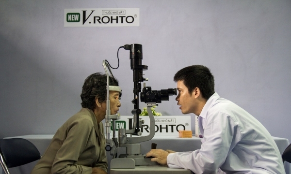 Chương trình chăm sóc mắt cộng đồng 2016: “New V.Rohto - 20 năm cùng chăm sóc, cùng chia sẻ”