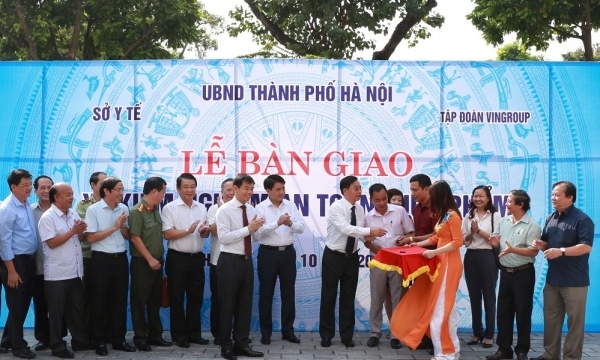 Vingroup trao tặng Thành phố Hà Nội 3 xe kiểm nghiệm thực phẩm