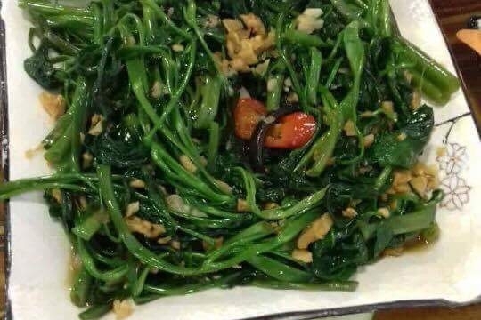 Hà Nội: Nhà hàng cơm gà Kampong bị tố thức ăn có đỉa?