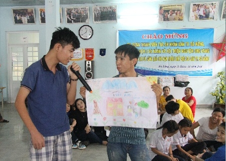 Nạn nhân chất độc da cam, trẻ em bất hạnh tại Đà Nẵng được nhận quà