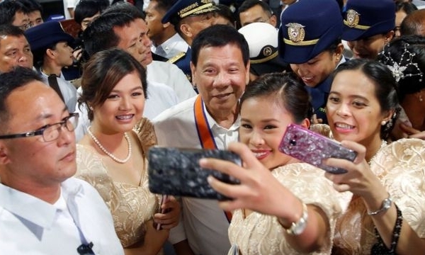 Tổng thống Philippines ở Trung Quốc: Duterte là tư lệnh hòa giải?