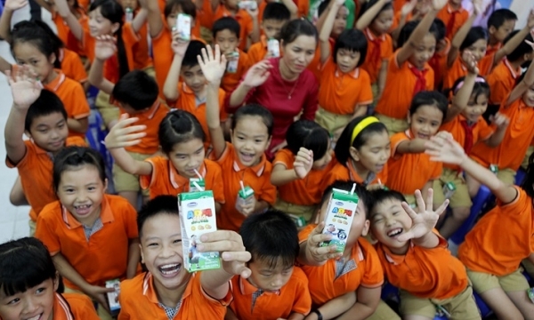Vinamilk đi đầu trong chương trình Sữa học đường, vì một Việt Nam vươn cao