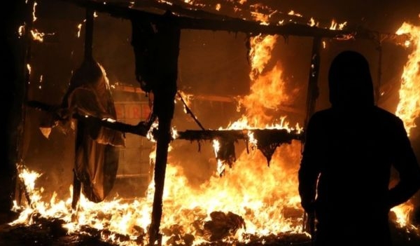 Ai đã đốt trại tị nạn Calais ?