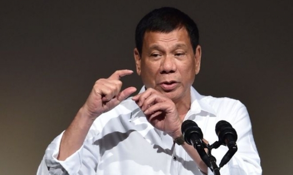 Tổng thống Philippines nói đi Trung Quốc chỉ vì kinh tế