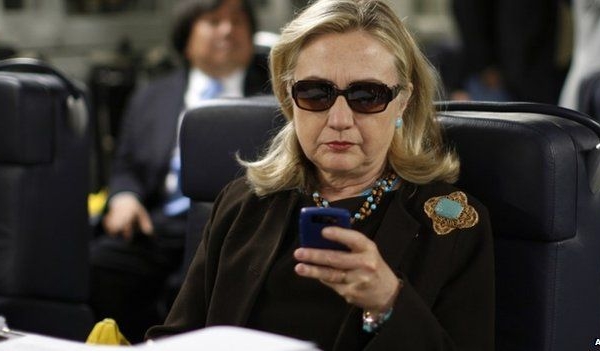 Scandal FBI điều tra email của Hillary: Sự thật là gì?