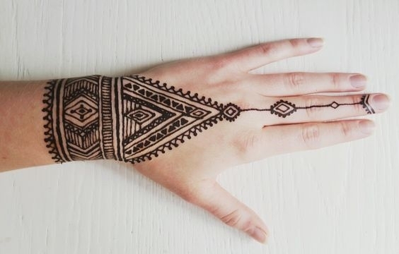 Khó cưỡng với những hình xăm henna truyền thống