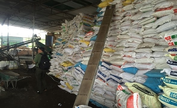 Thu giữ 300 tấn phân bón giả trong kho DNTN Yên Tâm