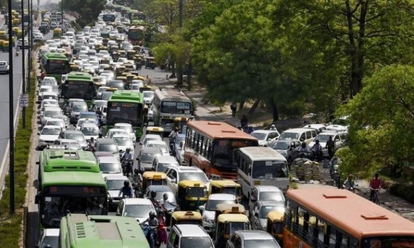 Ấn Độ thu hồi giấy phép hoạt động của hàng nghìn phương tiện diesel
