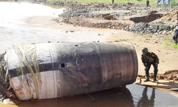 Vật thể nghi là động cơ tên lửa rơi xuống mỏ ngọc bích tại Myanmar