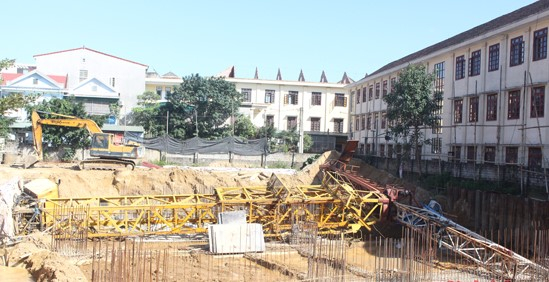 Vụ cần cẩu sập vào trường học tại Nghệ An: Dự án chưa được cấp phép xây dựng