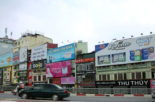 Hà Nội: Xử lý triệt để bảng quảng cáo vi phạm
