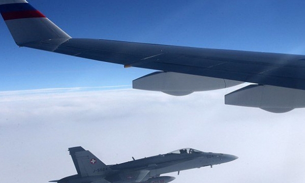 Vụ rượt đuổi máy bay của đoàn Tổng thống Nga gây sốc
