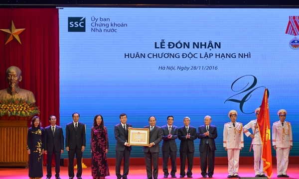Thủ tướng Nguyễn Xuân Phúc dự lễ kỷ niệm 20 năm Ngày Truyền thống ngành Chứng khoán