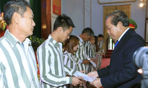 Phó Thủ tướng Trương Hòa Bình dự lễ công bố quyết định đặc xá