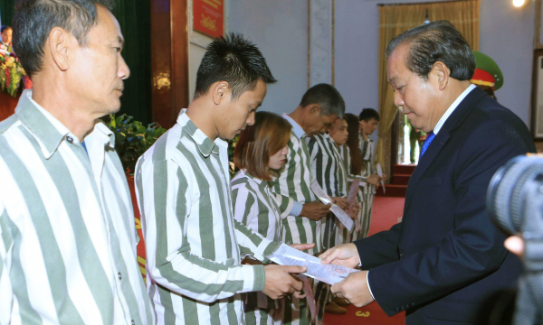Phó Thủ tướng Trương Hòa Bình dự lễ công bố quyết định đặc xá