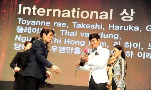  Lý Hải đoạt giải thưởng đạo diễn xuất sắc nhất châu Á