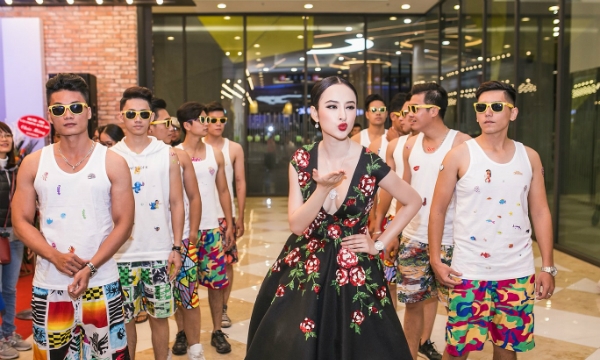 Angela Phương Trinh mang trang sức 2 tỷ đồng dự ra mắt phim