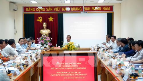 Phó Thủ tướng Trương Hòa Bình kiểm tra công tác đảm bảo an ninh tại sân bay Tân Sơn Nhất