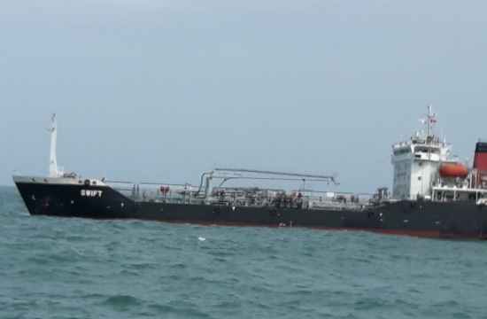 Phú Yên: Bắt giữ tàu chở hơn 4.000 tấn xăng Ron 92 không giấy tờ