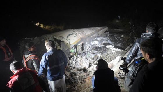Máy bay rơi ở Pakistan, 48 người chết