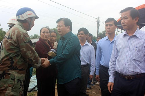 Phó Thủ tướng Trịnh Đình Dũng kiểm tra tình hình ứng phó mưa lũ tại Bình Định, Quảng Ngãi