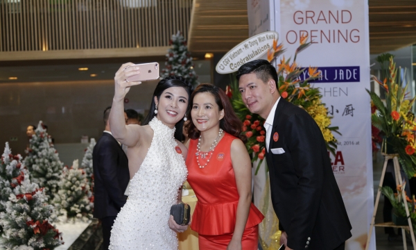 Hoa hậu Ngọc Hân khoe dáng bên siêu mẫu Bình Minh
