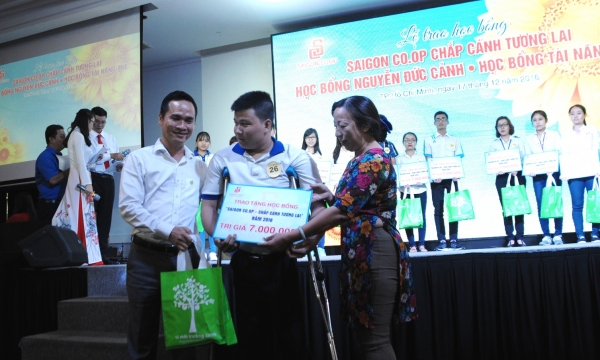 Saigon Co.op trao 170 suất học bổng cho sinh viên nghèo