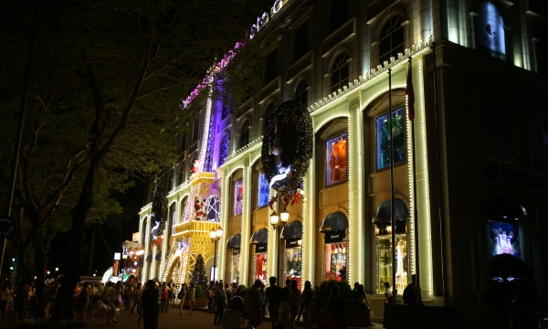 Không khí Noel trên đường phố Sài Gòn