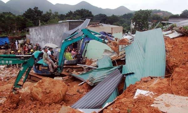 Vụ lở núi làm 4 người chết tại Nha Trang: Trách nhiệm thuộc về ai?