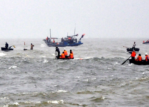3 ngư dân Bình Định mất tích trên biển do thời tiết xấu