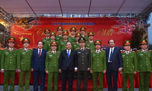 Thủ tướng Nguyễn Xuân Phúc thăm và kiểm tra công tác sẵn sàng chiến đấu tại Bộ Tư lệnh Cảnh sát cơ động