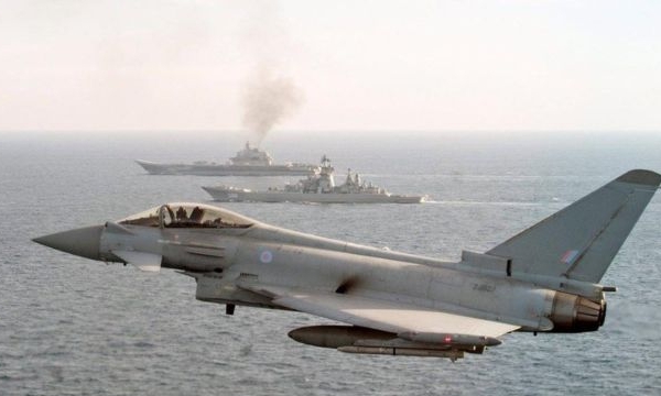Tàu chiến vương quốc Anh theo sát tàu sân bay Nga 