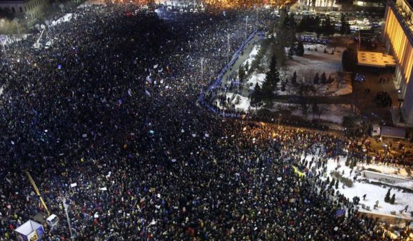 Romania: Biểu tình lớn phản đối lệnh giảm tội tham nhũng