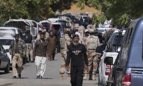 Nhà ngoại giao Afghanistan bị cảnh vệ Afghanistan giết ở Karachi 