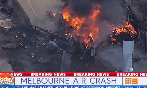 Máy bay đâm vào Trung tâm Thương mại DFO ở Melbourne: 5 người chết