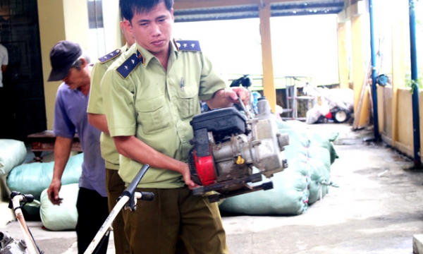 Quảng Nam: Bắt giữ xe tải chở 7 xe nâng không giấy tờ