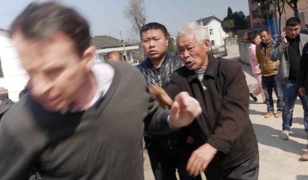 Phóng viên BBC News bị buộc phải “thú tội” ở Trung Quốc