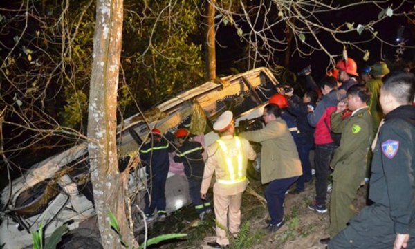 Lào Cai: Xe khách lao xuống vực, 1 người chết, 4 người nguy kịch