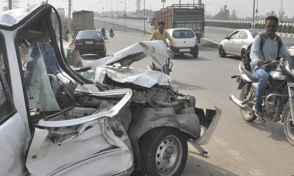 Xe jeep đối đầu xe tải, 17 người chết tại Ấn Độ