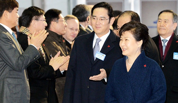 Bị cáo buộc nhận hối lộ từ Samsung, bà Park và Tập đoàn Samsung phản ứng dữ dội