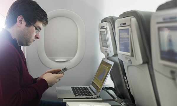  Mỹ và Anh cấm hành khách mang thiết bị điện tử cỡ lớn lên máy bay